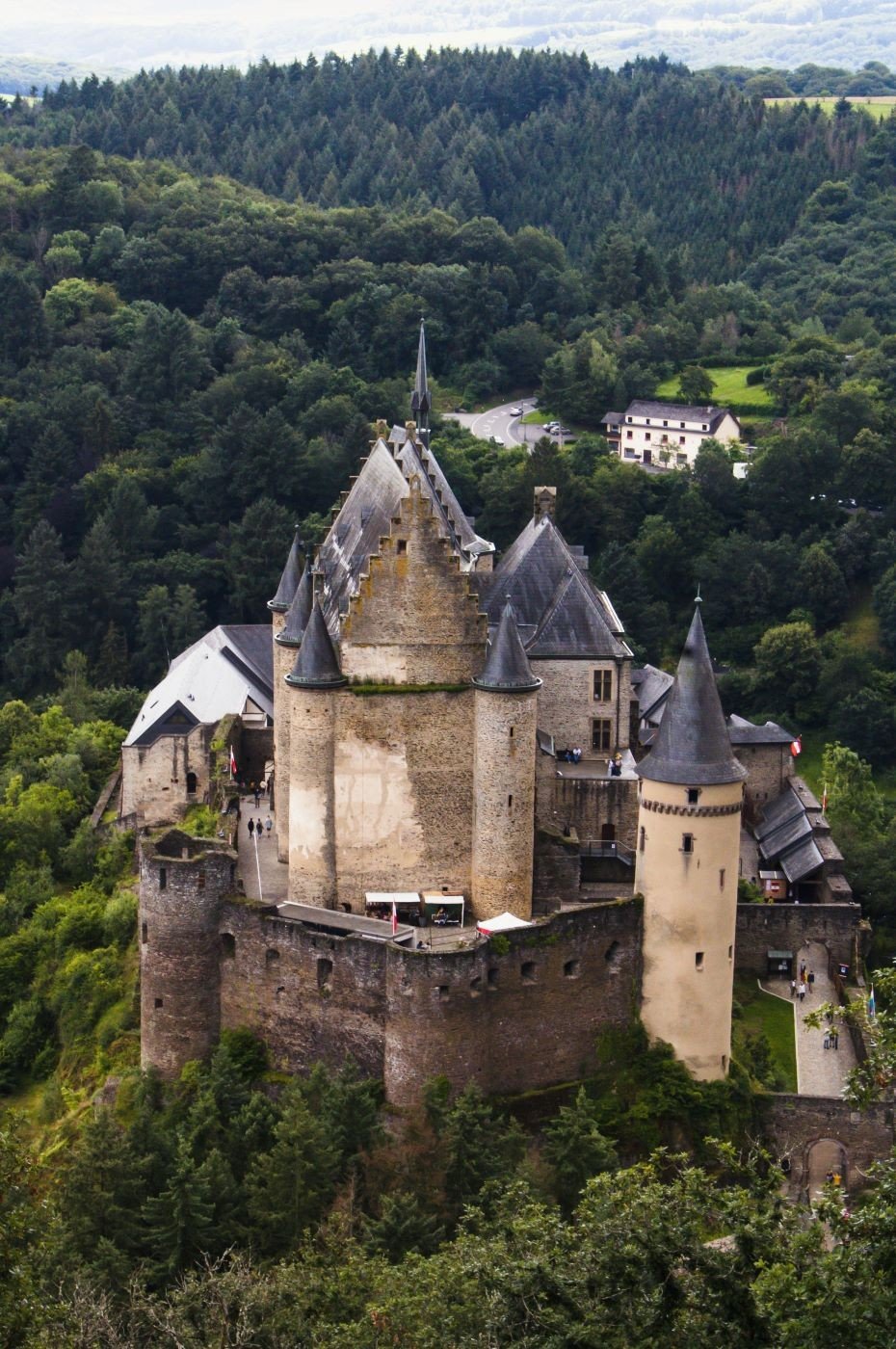 Camping bei Vianden - die ber&uuml;hmte Burg